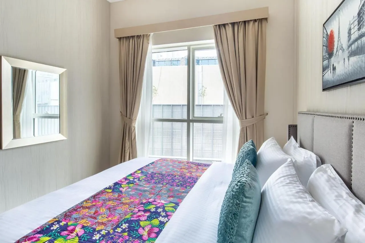 Frank Porter - Mon Reve Dubai Apartment
